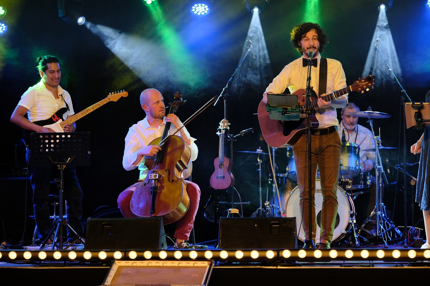 groupe matera avec guitariste violoncelle bassiste